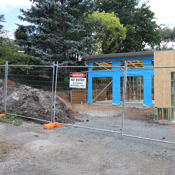 do you deliver and set up temporary fencing and what's the cost for these services in Brookings OR